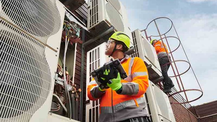 Man carrying out an energy assessment 
