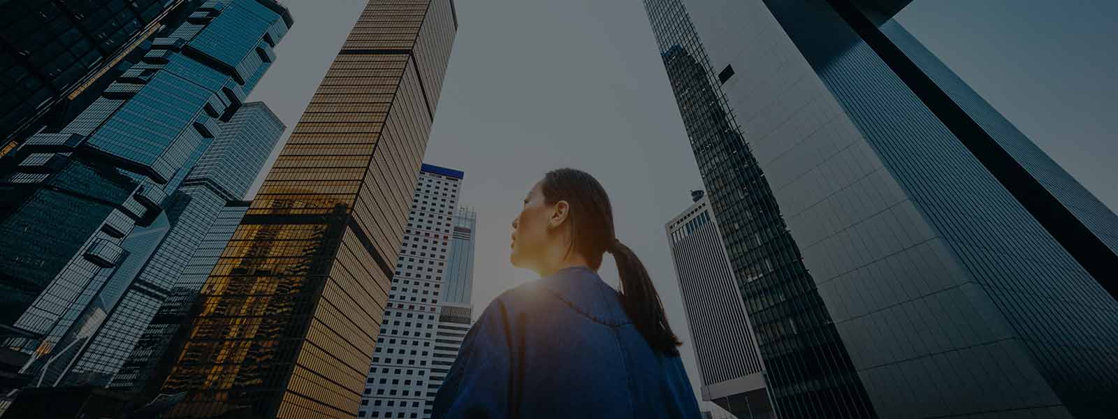 Women is standing and seeing building